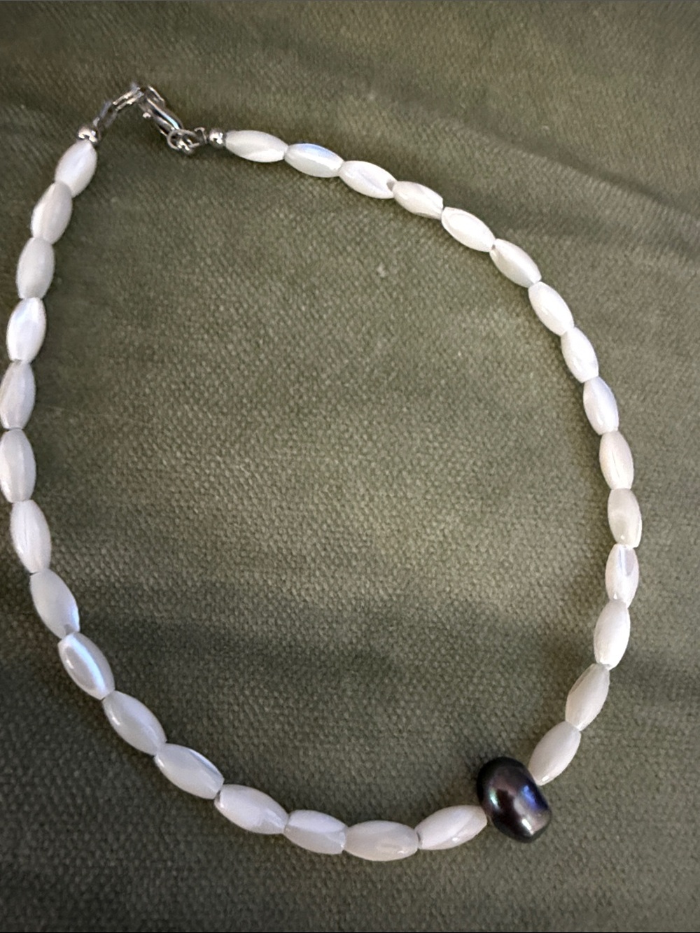 Silver and Pearl Tone Beaded Ankle Bracelet with Black Pearl Accent